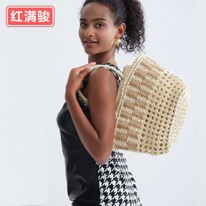 Fashionable and versatile commuting large capacity straw woven bag, seaside vacation beach bag, women's woven vegetable basket, travel tote bag 240318