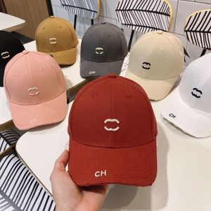 Luksusowy projektant Channelies kapelusz haftowany czapka baseballowa Kobieta Summer Casual Casquette Setka ochrony przeciwsłonecznej Hat Retro Classic Casquette Womens