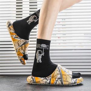 Casual Shoes Flat-Heeled nummer 36 Men's Sandals Boy Slippers Tennis Storlek 50 Sneakers Sport Classical Maker YDX2