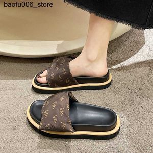 Slippers Slide Womens Summer Rubber Flip Luxury Slide Flat Shoes Womens Pantofle Platform Med Haiian Designer 2024 PU House SL Q240318