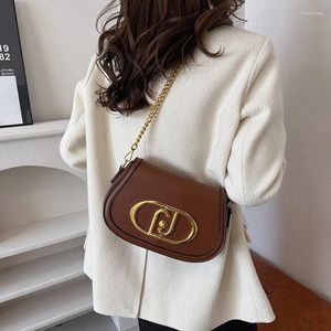 DrawString Women's Niche Brand Design Bag 2024 Winter Shoulder Fashion Chain Simple Crossbody Versatile för pendling