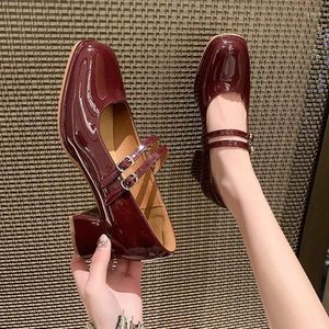 SURET Buty Czarne obcasy Mary Jane Patent skórzane kobiety 2024 GOTH Chunky Platforme Pumps Woman Buckle Autumn Party Lolita