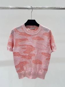 Gratis frakt 2024 Pink/Purple O Neck Korta ärmar Håliga ut kvinnor stickor tröja designer kort kvinnor tröja 31810