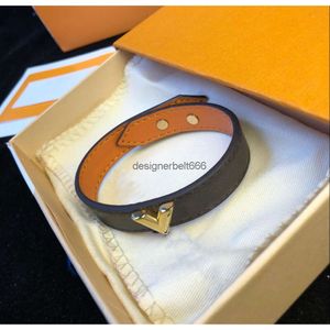 2024SS Designer Jewelrys Women Leather Charm Bracelets Couple Jewelry Love Letter Bracelet Simple Bangles Charm gift