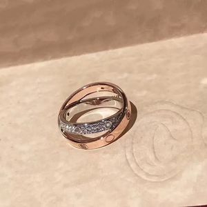 Ring Men Luxury Ring Tasarımcı Yüzük Kadınlar İçin Lüks Moda Klasik Takı Elmas Ring 18K Gümüş Kaplama Hediye Düğün Gül Altın Nişan Yüzük Çift Premium