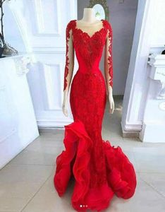 2020 Red Mermaid Vestidos Sheer Decote Lace Appliqued Manga Longa Prom Dress Low Split Sweep Train Árabe Formal Party Go6366700