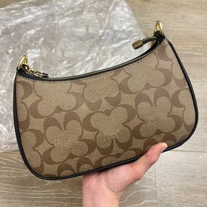 märke c bokstav axel crossbody väskor purses designer kvinnor väska kvinna handväska designers hobo luxurys handväskor högkvalitativ halvmåne underarm väska kvinnor handväskor