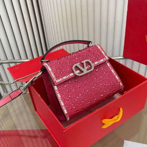 Negozio di borse di design all'ingrosso al dettaglio Nuovo stile Piccolo portatile Borsa da donna con borchie di diamanti Borsa a tracolla per cena Festa Impiegato Catena Flip