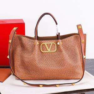 2size Large Tote Luxury Vlogo Raffias Designer Bag classic rivet weave pochette Womens mens Shop Beach bag strap travel handbag clutch Straw Shoulder Crossbody bags