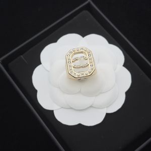 Designer de luxo carta banda anéis mulheres banhado a ouro prata banhado cristal aço inoxidável amor jóias de casamento suprimentos anel fino escultura anel de dedo