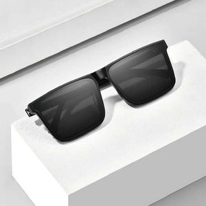 Okulary przeciwsłoneczne Vintage płaskie okulary przeciwsłoneczne Mężczyźni Mężczyzny Black Square Shades Uv400 Gradient okulary przeciwsłoneczne dla kobiet Cool One Piece Designer 2024L2403