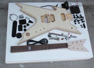 Kit per chitarra elettrica dalla forma insolita semilavorata per chitarra fai-da-te senza vernice, impiallacciatura di acero fiammato