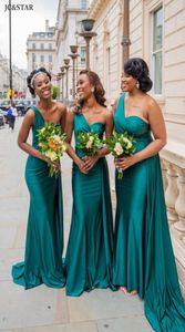 Mörkgrön en axel brudtärna klänningar för Afrika unik design i full längd plus storlek bröllop gästklänningar junior piga av heder5552538
