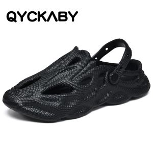 サンダルQyckaby Hollow Out Slippers Mens Sandal 2020 New Nonslip Soft Sole Summer Summer Outdoor Deodorant Beach Hole Shoe Crogsユニークなデザイン