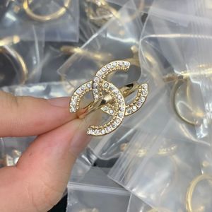 Luxury designer Branded Letter Band Rings Women 18K Gold Plated Silver Plated Crystal Stainless Steel Love Wedding Jewelry Supplies Ring Fine Carving Finger Ring