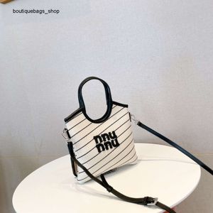 Gränsöverskridande grossist mode märke handväskor kvinnor väska ny produkt röd kontrast rand liten fyrkant handhållen en axel underarm crossbody