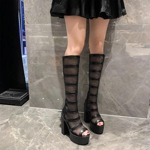 Stövlar 2024 Kvinnors sommarskor Skor Fashion Cutout High Top Sandals Breattable Rands Roman Platform Lår