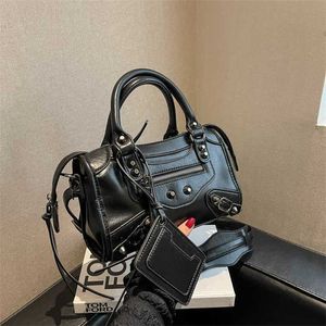 Top Shoulder Bags Tote Bag For Women Designer Handbags Motorcycle Bag Rivet Pillow Trend Handbag Commuting Texture Crossbody 240311