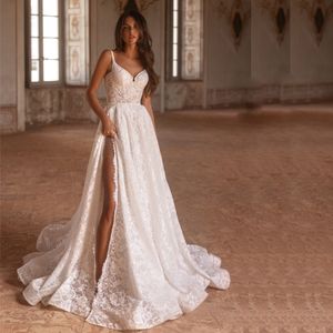 Chic Lace Beach Wedding Dresses Spaghetti -rem med löstagbar tåg Bröllopsklänning Site Split Pearls Belt Bridal Dress