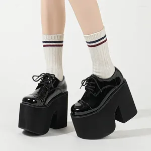Casual Shoes Super High Heel 13cm Vattentät plattform för kvinnor 2024 Sexigt patentläder Lolita Tjock botten Höjdpumpar