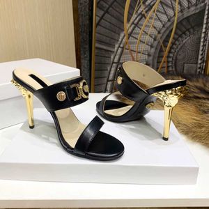 Tasarımcı Yüksek Topuk Sandal Elbise Ayakkabı Ayak Bileği Strap Roman Saplamalar Siyah Altın Çıplak Şerit Perçinler Kadın Stiletto Blok Topuk 10cm Withbox 35-42 22