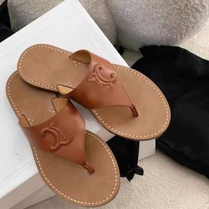 2024 neue Designer Frauen Strand Hausschuhe Sandalen Flip-Flops Slides Für Frau Damen Sommer Casual Mode Luxus Klassische Flache Leder solide Hause Mlues Schuhe 35-42