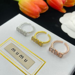 Anéis de designer carta de luxo glamour feminino anel aberto ajuste de tamanho livre material não alergênico presente do dia dos namorados