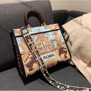 Fendibags88 2022 Factory Outlet New Women's Hand Large Single Shoulder Messenger Bag Graffiti Color Painting Printing Bags V63Z 38