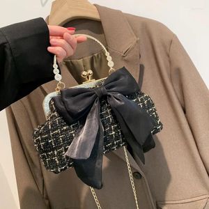 TOTEESレトロな黒い白い色のハンドバッグ女性ファッションフェアリーボウフレンスクラッチサマーパーティーチェーンショルダーバッグ