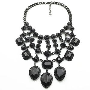 Luxury Pageant Jewelry Accessories Oversized Gothic Crystal Black Stone Statement Chandelier Necklace for Women 240305