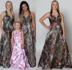 2024 Camo Bridesmaid Dresses Halter ärmlösa aftonklänningar Vintage Forest Formell golvlängd Brides Maid Honor Dress for Women8903077