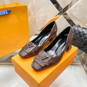 Shake Fashion Platform Pumps for Women Buty CD Super High Heels Pasek Pasek Luksusowy projektant Mary Jane Shoes Woman Got Grube Heeled Sandals Ladies 3.7 02
