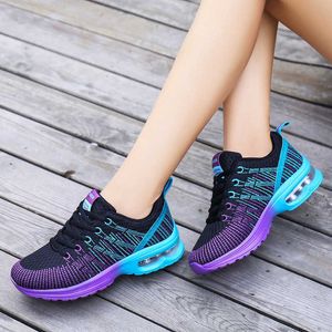 HBP icke-varumärke Summer New Flying Woven Sneakers Womens Breattable Mesh Air Cushion Shoes Casual Running Womens Shoes Lightweight Travel Shoes