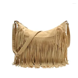 Axelväskor mode retro faux mocka frans kvinnor messenger tote handväskor tassel crossbody väska hink 2024