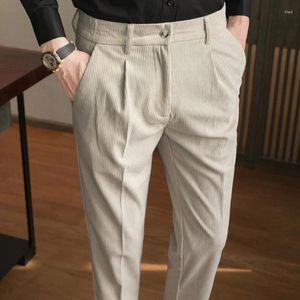 Męskie spodnie Slim Fit Casualne spodnie Męskie Sprężyna Solidna kolor Corduroy Prosty męski Modna odzież moda plisowana ołówek