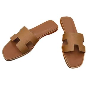 2024 NUOVO STINO SIGHT Summer Best Quality Designer di sandalo Slides Scapeggiatori piatti piatti da spiaggia Scarpe in pelle genuina per donne