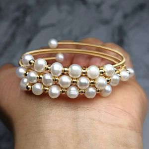 Bracciale con perline di avvolgimento a tre cerchi fatto a mano, design in oro 14k, perla barocca naturale, braccialetto vintage, gioielli da donna di lusso 240319