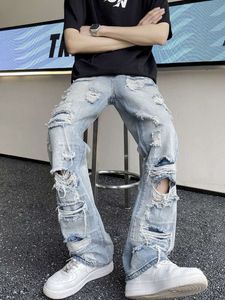 Amerikansk vibe stil trasiga knän och jeans för män med en designkänsla av nisch hiphop high street casual tiggare byxor