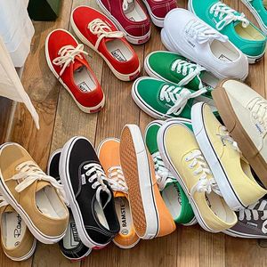 Casual skor snörning canvas söta sneakers för kvinnor färgglada vulkaniserade andningsbara platt tenis feminino kvinnor