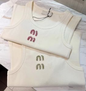 2024春/夏新しい女性デザイナーティービーズMMロゴレタートリミングTシャツニットノースリーブタンクトップセクシーなカジュアルホワイトタンク