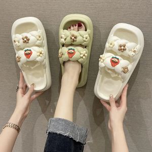 Slippers de decoração fofa sandálias saltos de salto de verão para mulheres 2023 calçados korea sapatos sandalias diy praia slides para mulheres marca