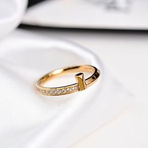 TiffanyjewelryクラシックデザインレターTリングステンレス鋼から作られたカップルギフトファッションブランドTiffanyringに最適