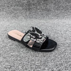 Sandali Nuova sfilata di moda sandali sexy pantofole donna donna ronone slittamento pu piatto con classici zapatos mujer donne scarpe nere