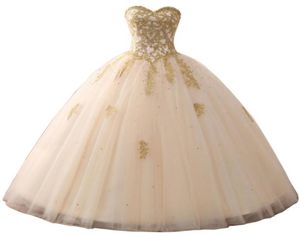 Goldapplikationen Quinceanera-Kleider, weißer Tüll, Debütantin-Ballkleid, Ballkleider, langes Abendkleid für 15 Jahre, Maskeradekleid, süßes 16. D5576347