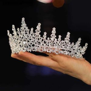 Tiaras Itacazzo Bridal Headwear-銀色の女性ファッションウェディングクラウンラインストーンクラシッククイーンティアラスY240319