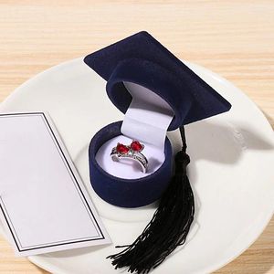 Smycken påsar sammet ring box examen Bachelor Cap Packing Wedding Engagement Earring Present Organizer