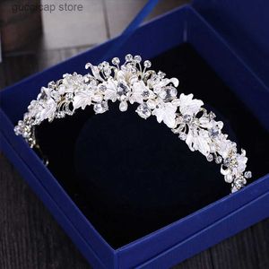 Tiaras moda rhinestone inci inci kristal taç kafa bandı çiçek gelin saç aksesuarları altın taç gelin düğün taç saç aksesuarları y240319