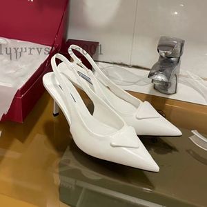 Sapatos de vestido Marcas de luxo 2023 designer sandália salto alto salto baixo preto escovado couro slingback bombas preto branco patente couros 35-40 3.7 09