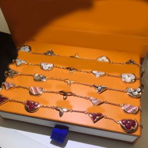 Elegant Shell Clover Chain Bracelet 18K Gold Silver Plated Charm Pendants Original Designer Fashion Women Wristband Cuff Link Bangle Jewelry Wholesale