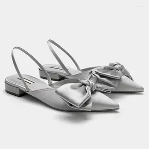 Sandaler Stylish Slingback Women 2024 Sommarspetsade tå kvinnors bekväma lågklackade Zapatos Muje